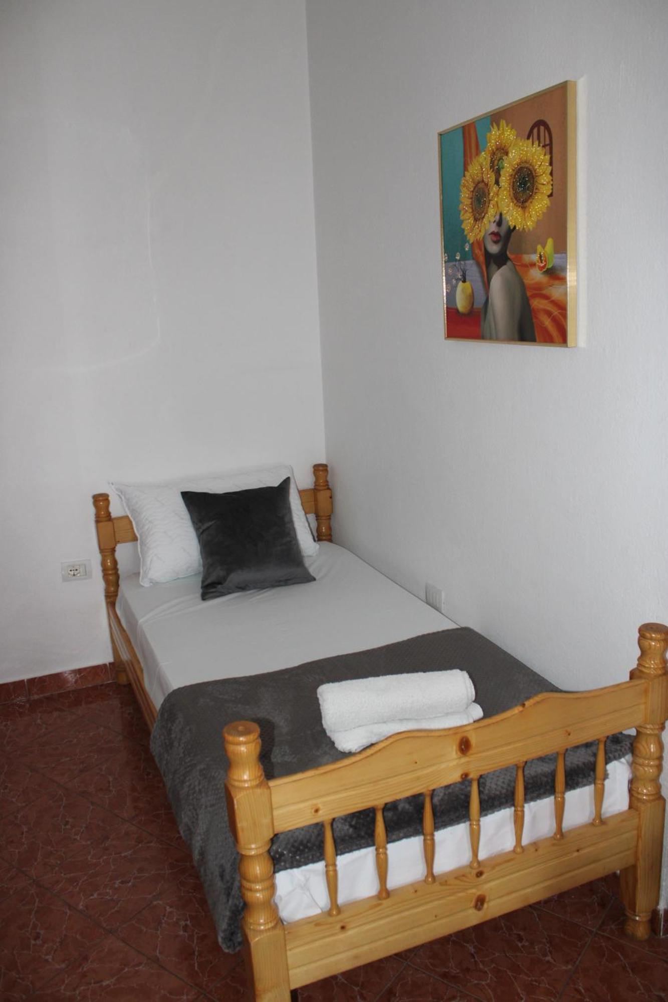 Crew Hostel Tirana Extérieur photo